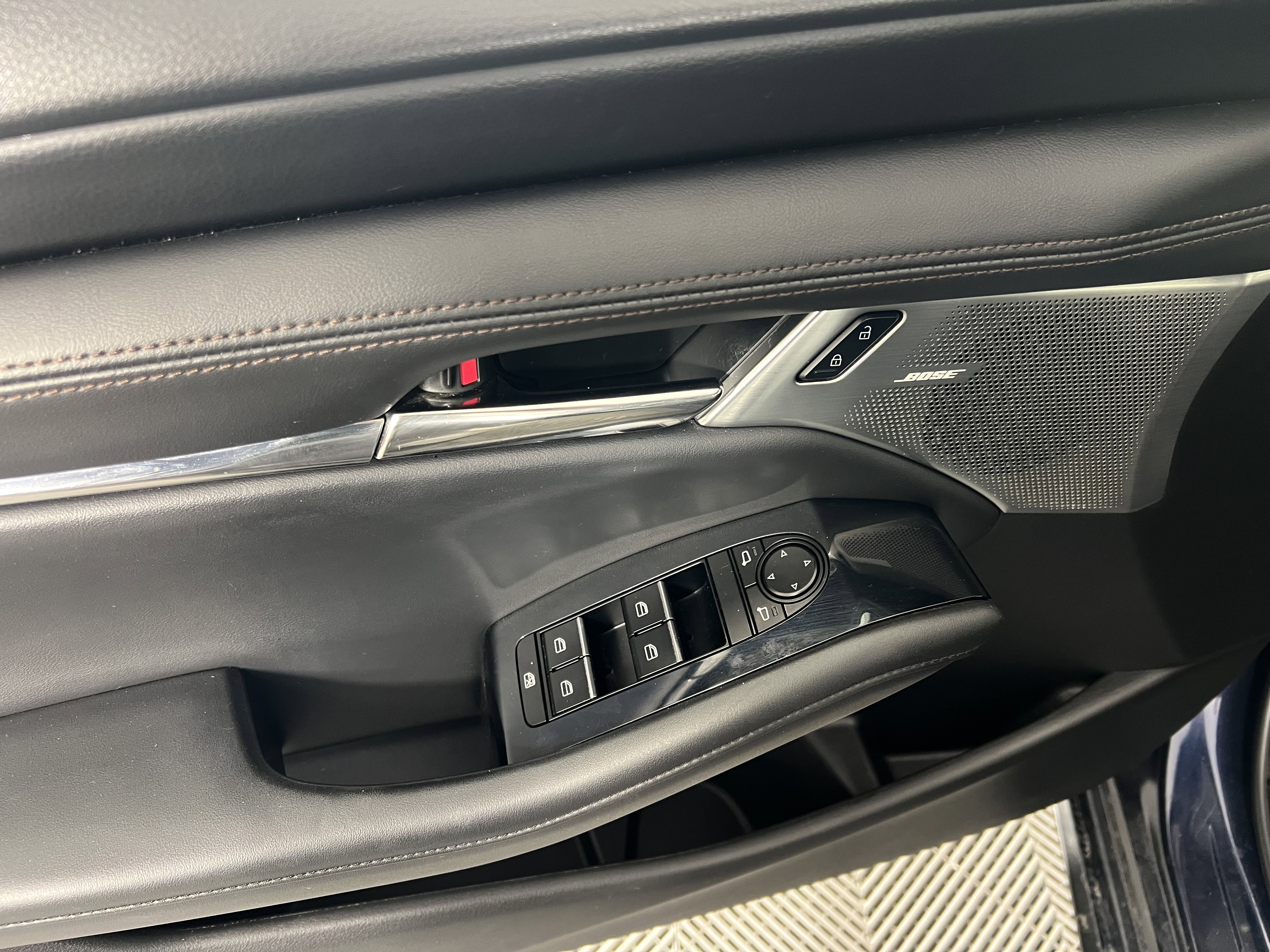 Used 2019 MAZDA MAZDA3 Hatchback w/ Premium Package image 17