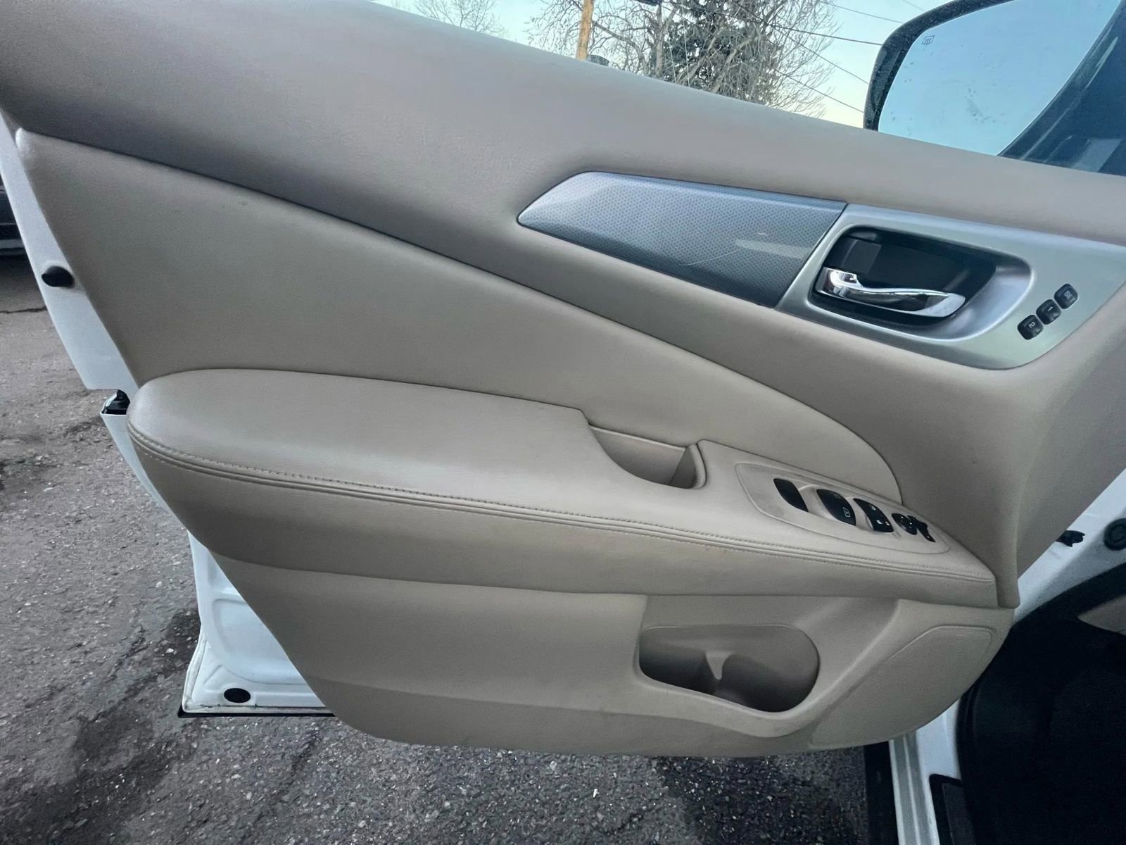 Used 2017 Nissan Pathfinder SL image 23