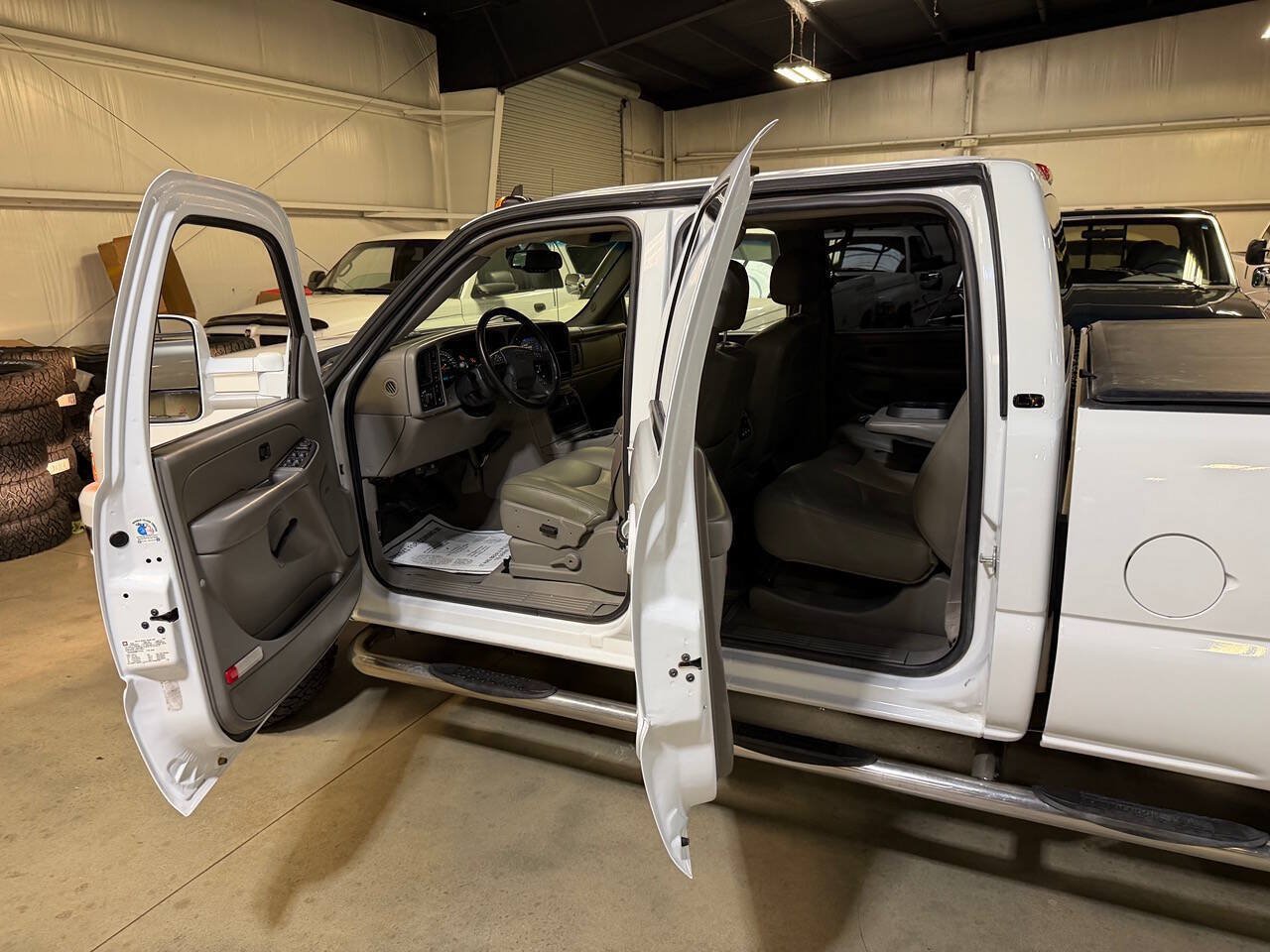 Used 2006 Chevrolet Silverado 2500 LT w/ Onstar Plus Package AWD/4WD image 53