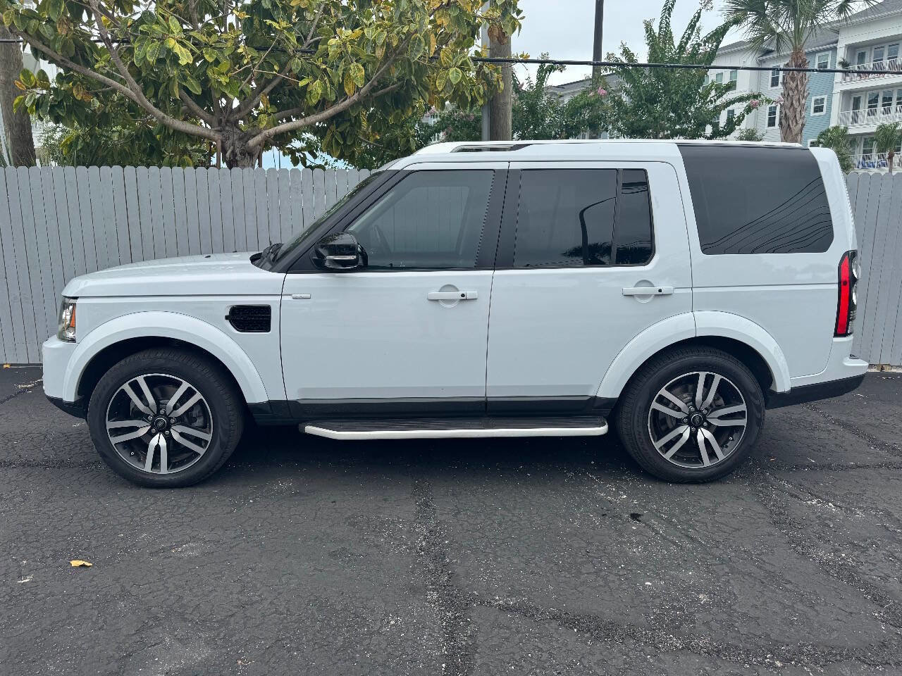 Used 2016 Land Rover LR4 HSE LUX image 17