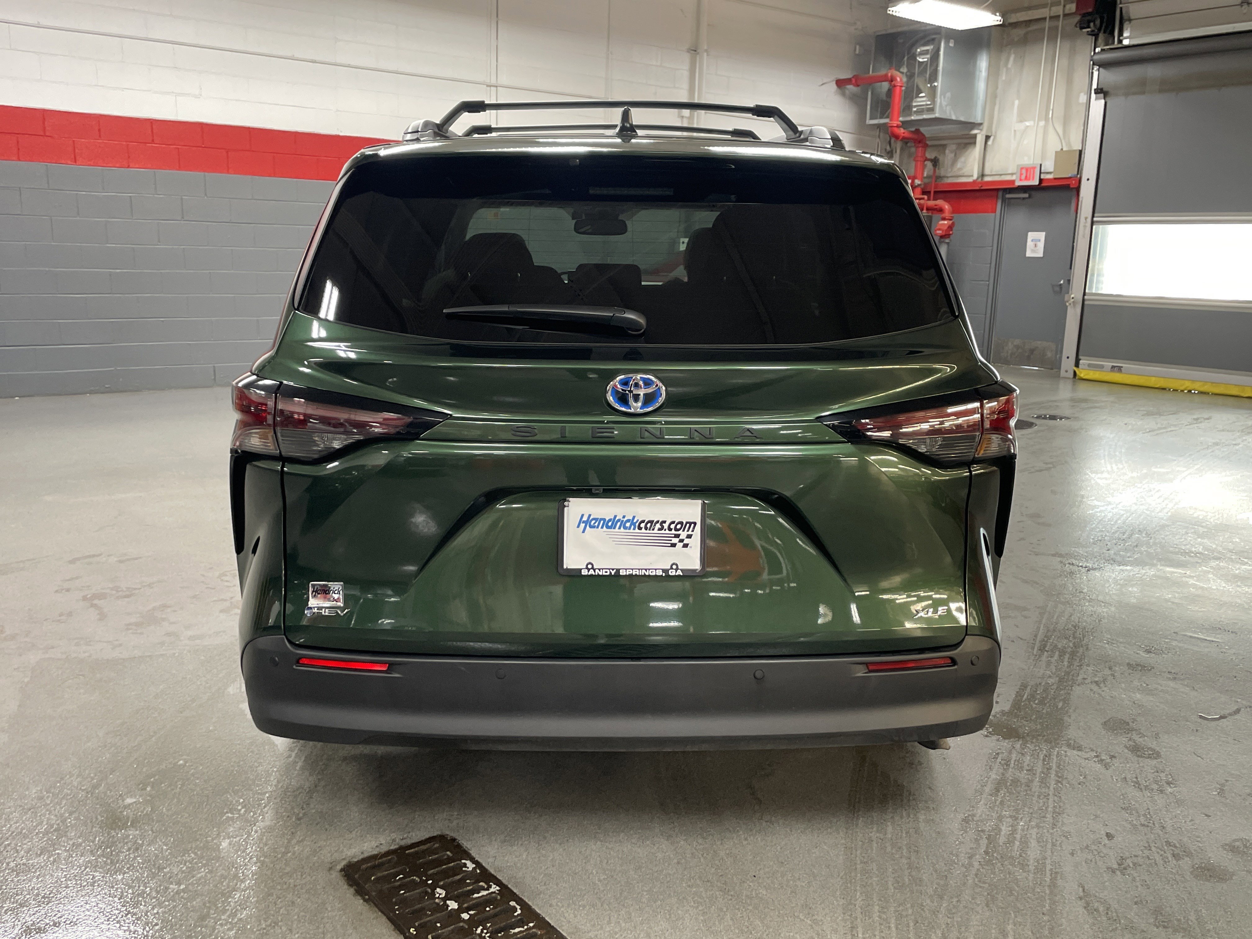 Certified 2025 Toyota Sienna XLE image 9