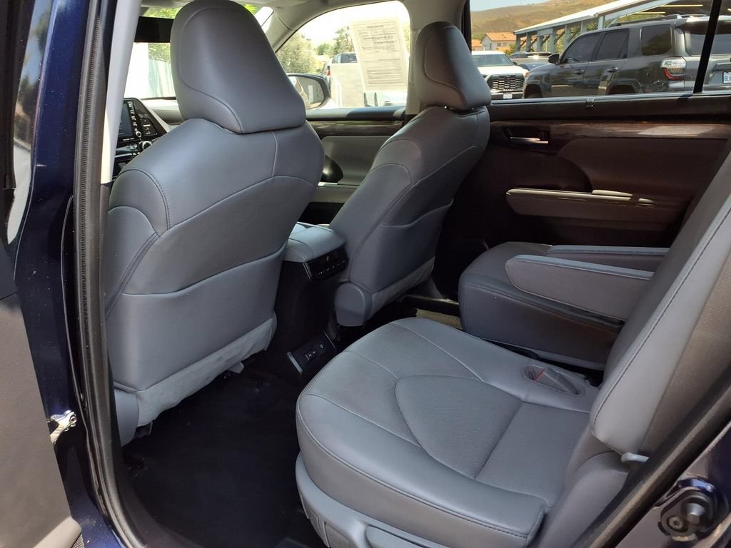 Used 2022 Toyota Highlander Limited FWD image 19