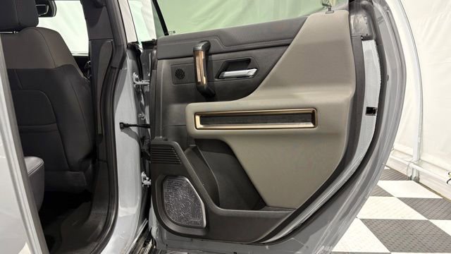 Used 2025 GMC Hummer EV 2X image 26
