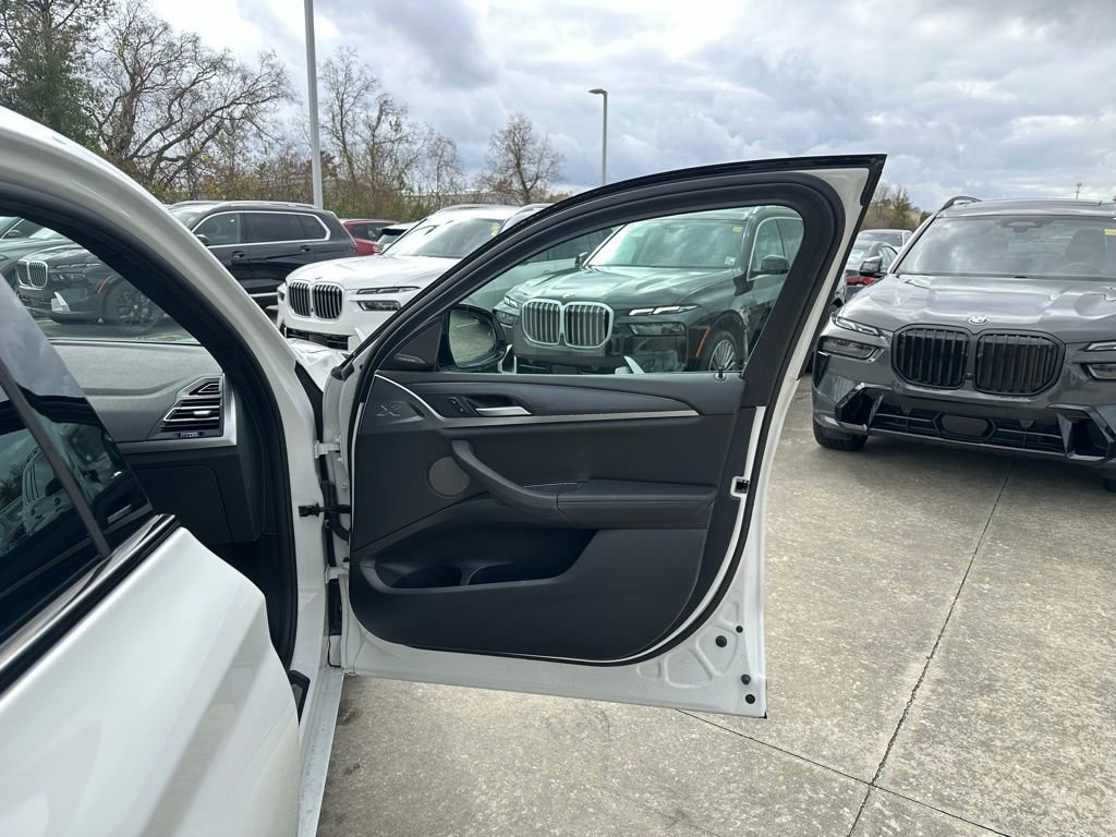 Certified 2025 BMW X4 xDrive30i w/ M Sport Package image 30