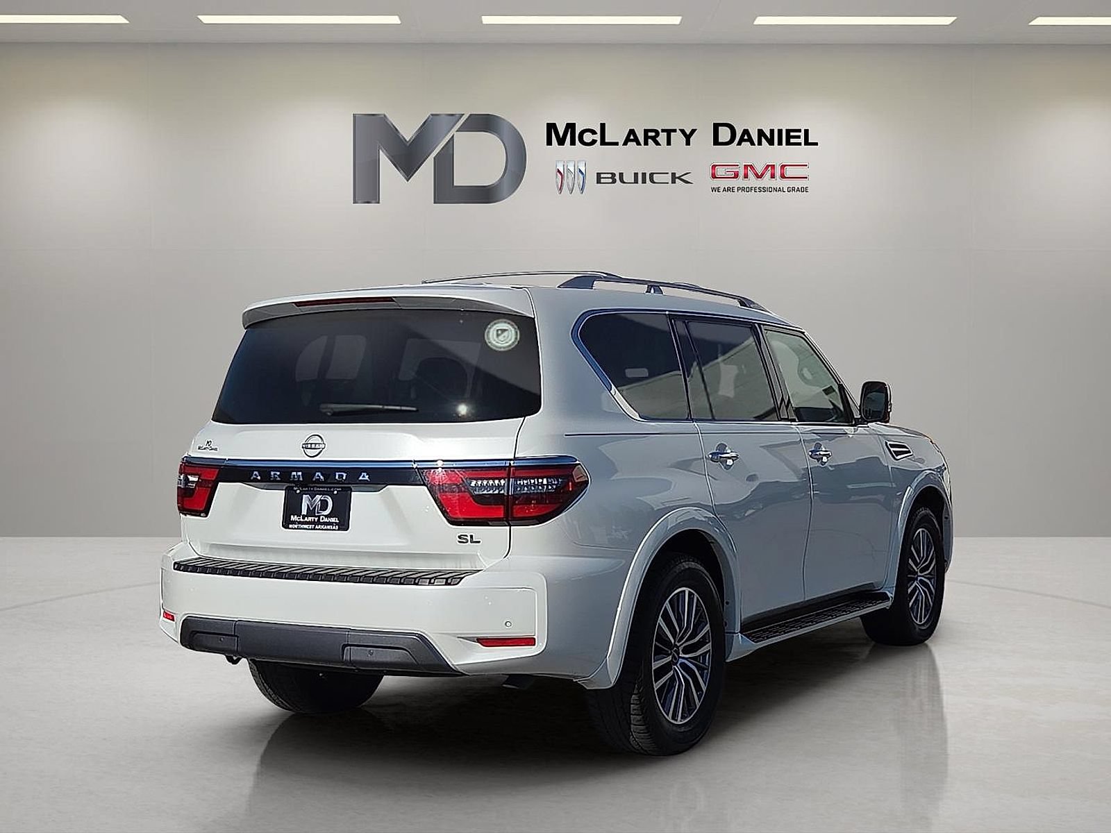 Used 2024 Nissan Armada SL w/ Captain's Chairs Package AWD/4WD image 5
