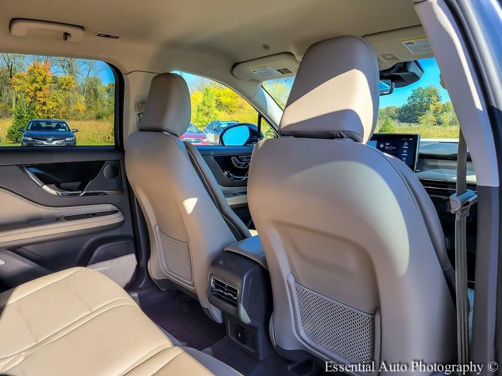 Used 2023 Lincoln Corsair AWD w/ Towing Package image 30