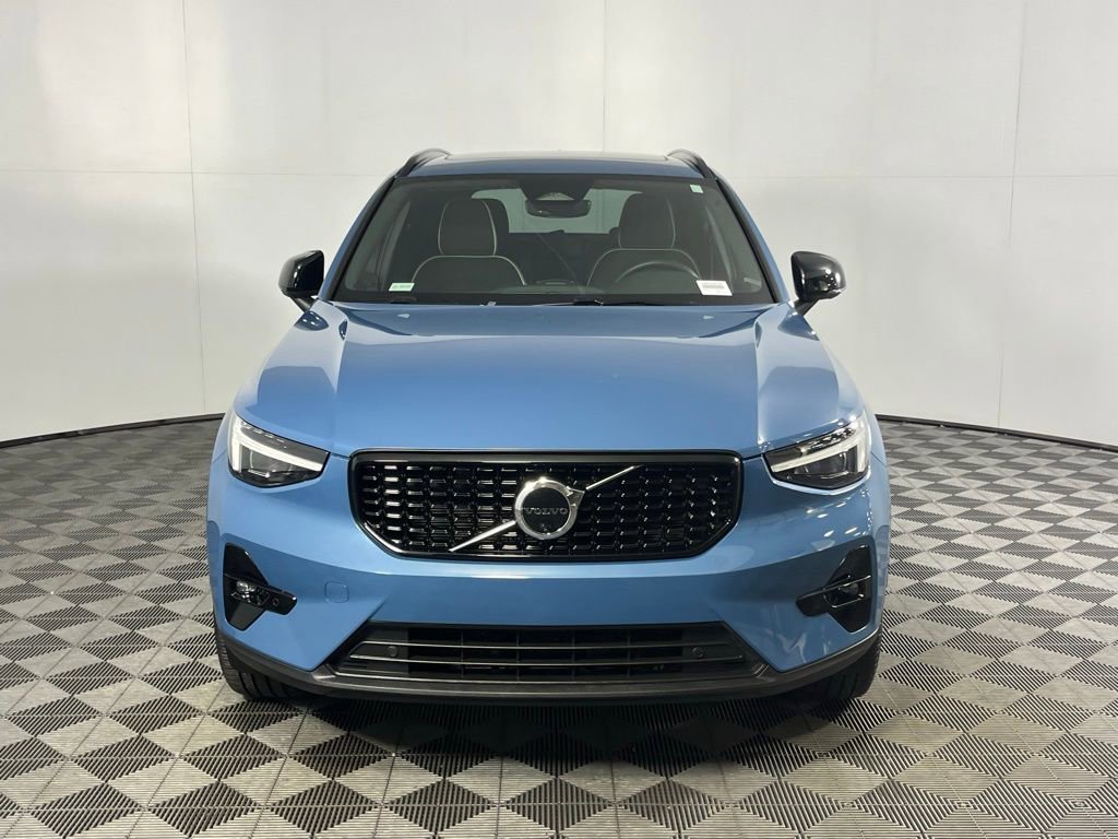 Used 2023 Volvo XC40 B5 Ultimate w/ Protection Package image 5