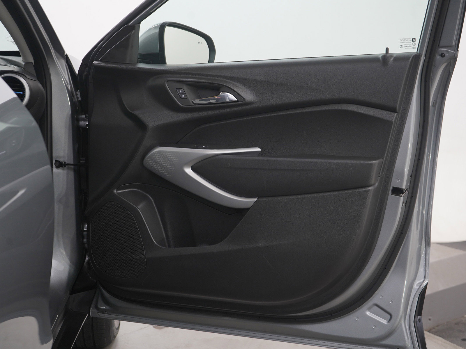 Used 2024 Chevrolet Trax LS w/ LS Convenience Package image 11