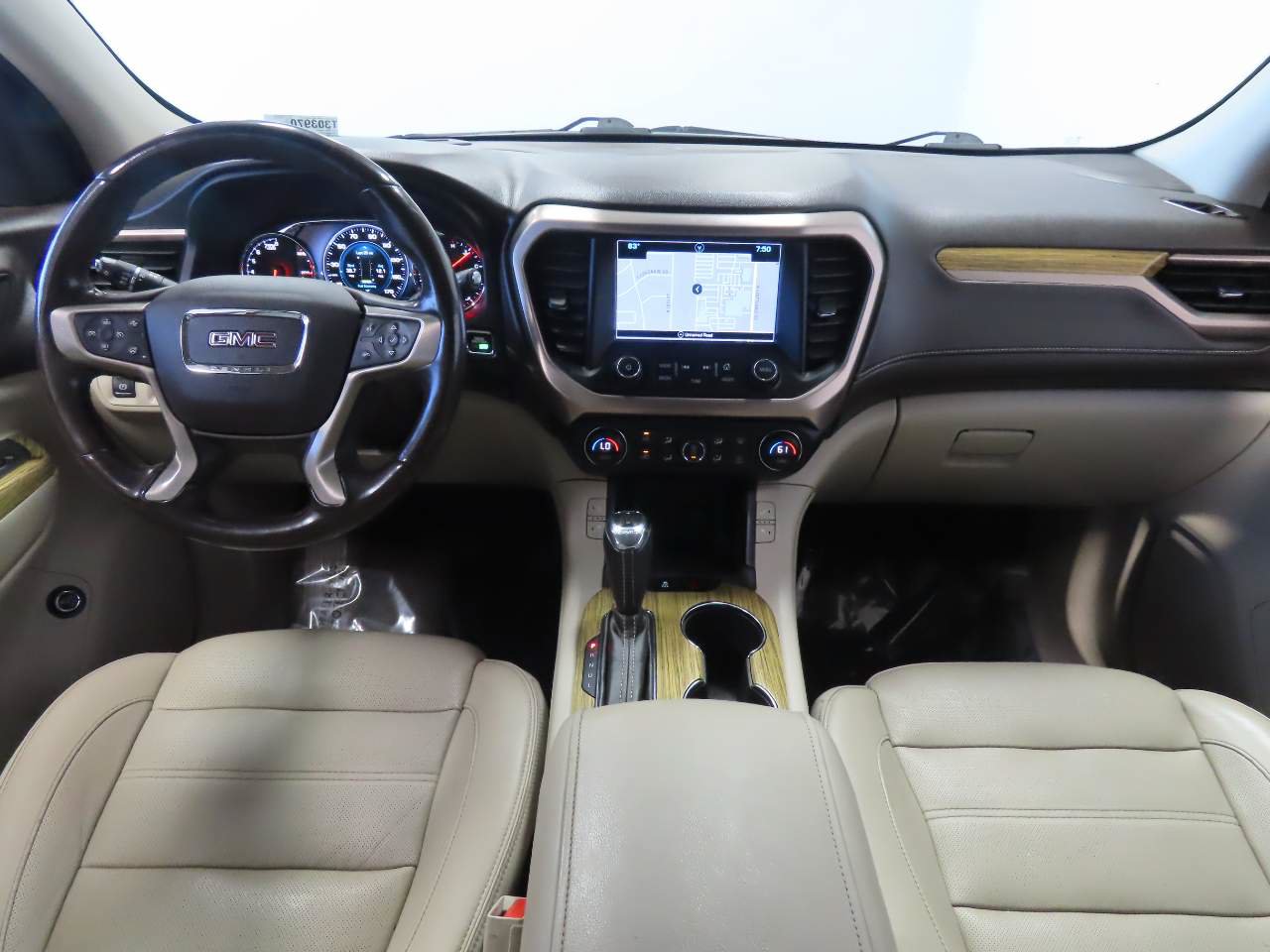 Used 2018 GMC Acadia Denali w/ Technology Package FWD image 10