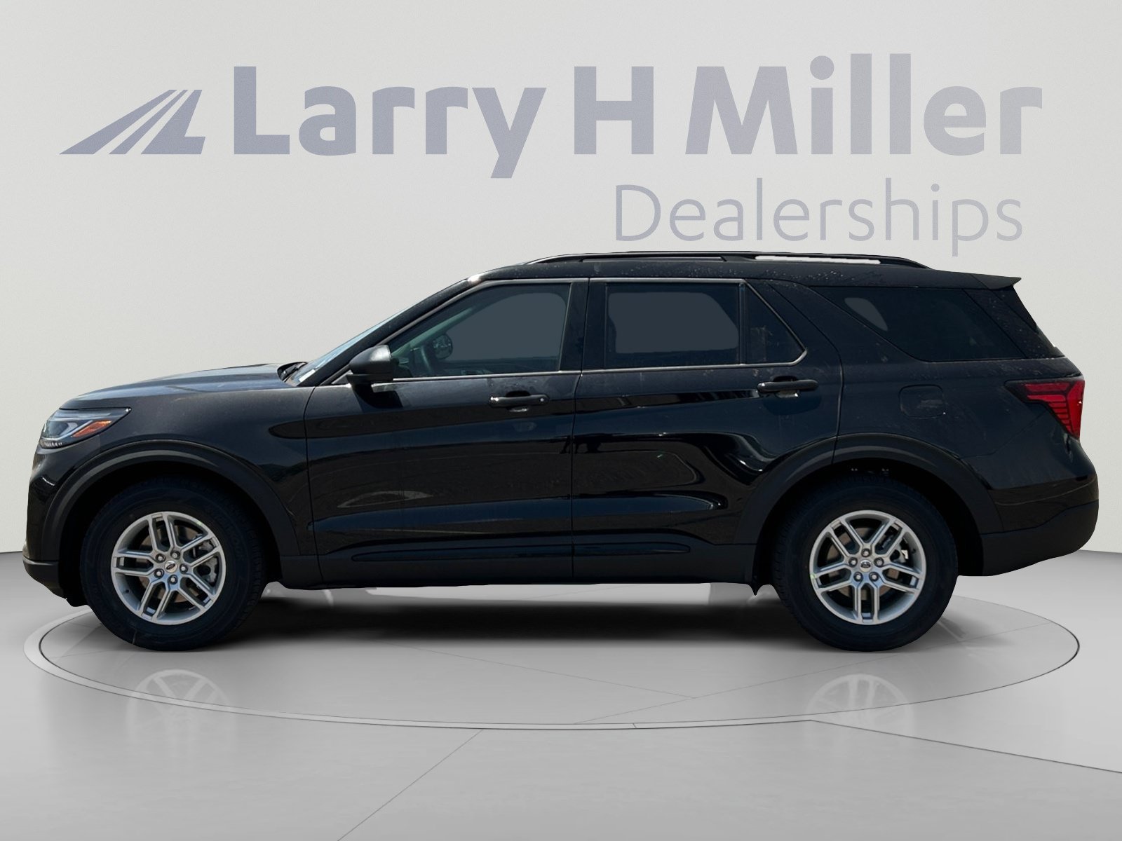 New 2026 Ford Explorer Active w/ Active Comfort Package RWD image 2