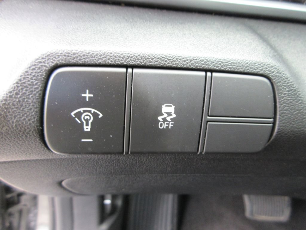 Used 2025 Hyundai Elantra SEL FWD image 21
