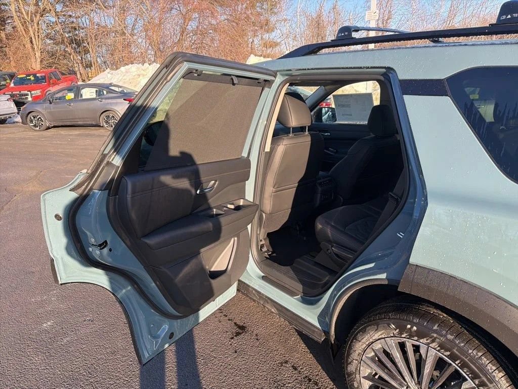 Used 2026 Nissan Pathfinder Platinum w/ Cargo Package AWD/4WD image 23