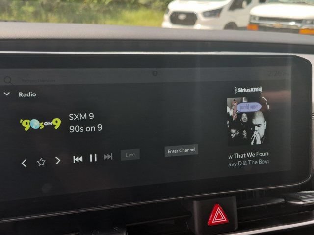Used 2025 Kia Carnival FWD image 19