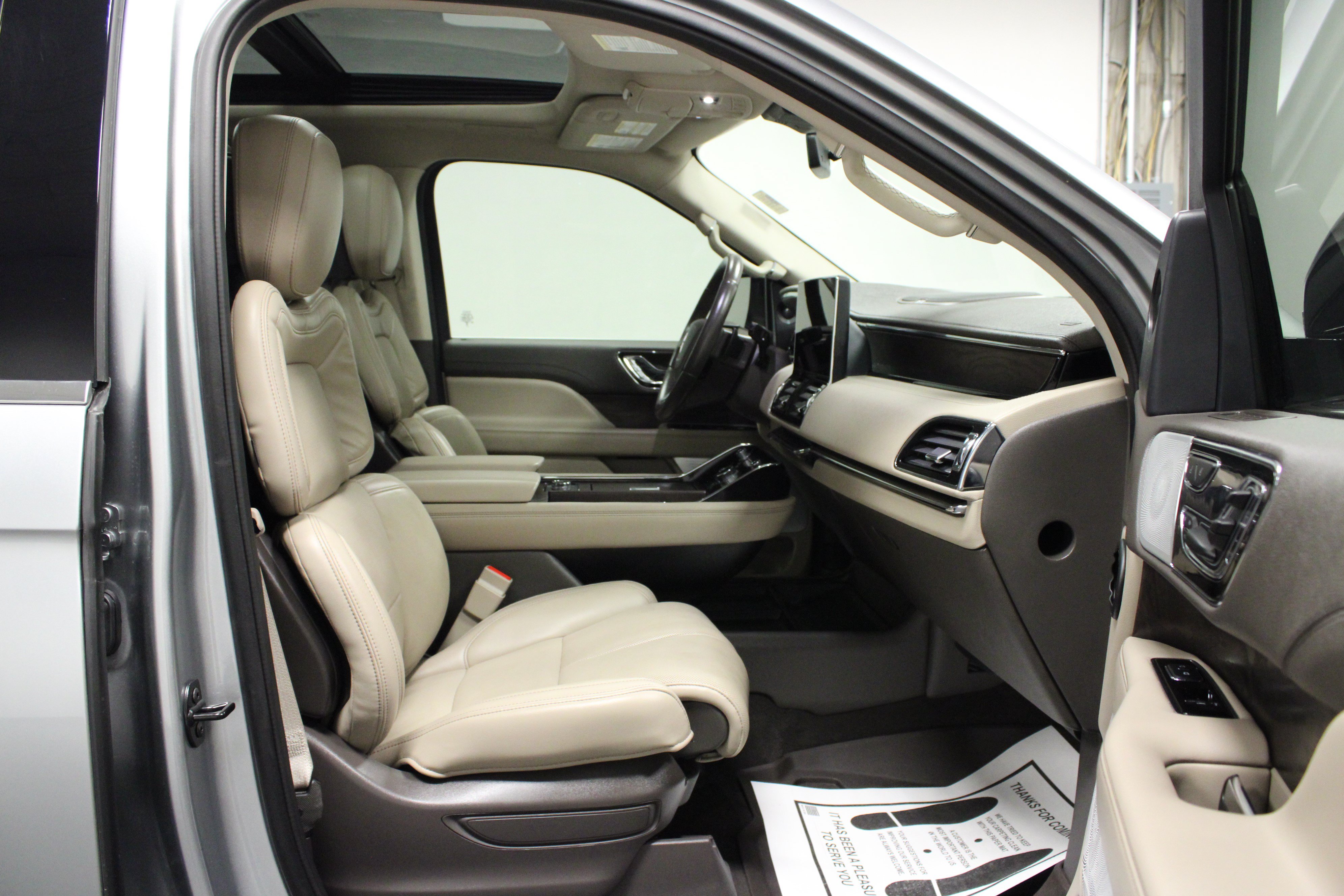 Used 2024 Lincoln Navigator L Reserve AWD/4WD image 17