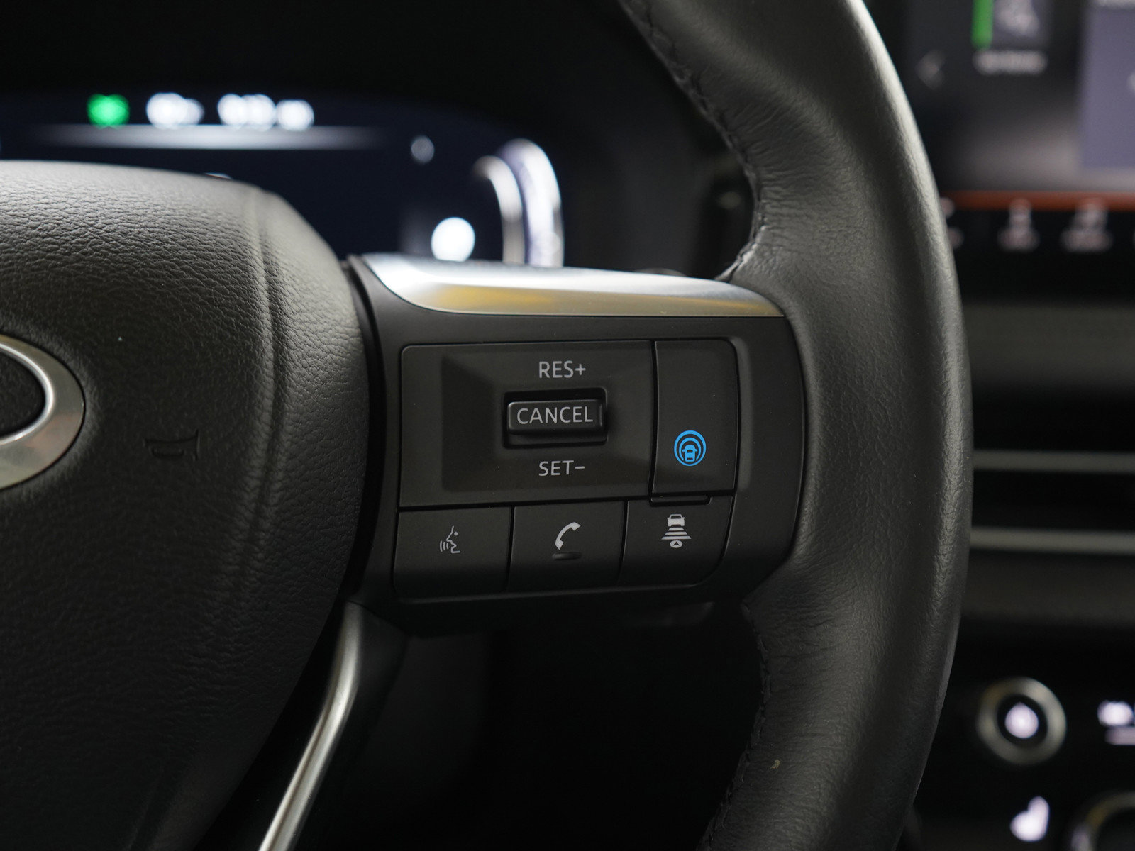 Used 2023 INFINITI QX60 Luxe image 30