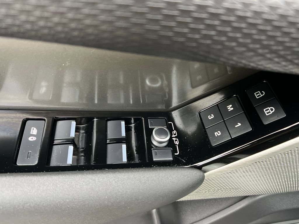 Used 2022 Land Rover Range Rover Velar S AWD/4WD image 12