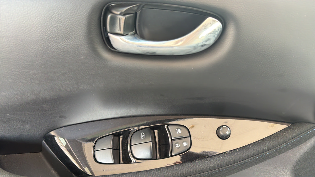 Certified 2025 Nissan Leaf SV Plus FWD image 22