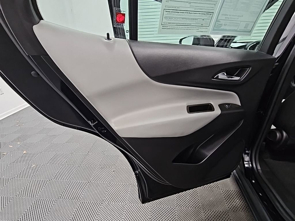 Used 2023 Chevrolet Equinox LS w/ Midnight Edition image 31