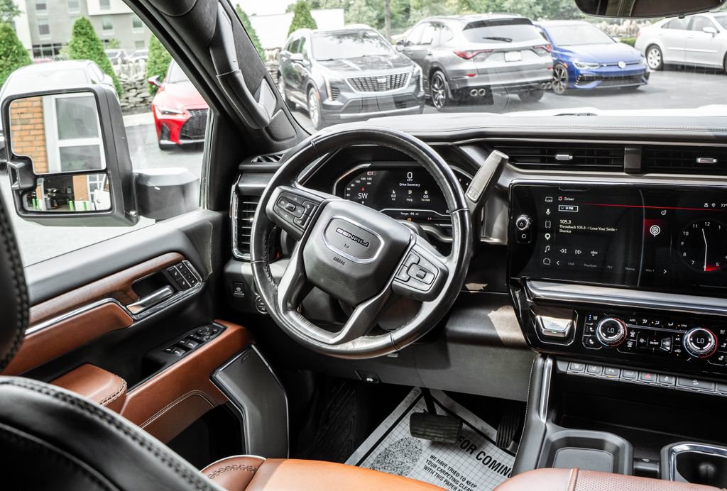 Used 2024 GMC Sierra 2500 Denali Ultimate AWD/4WD image 15