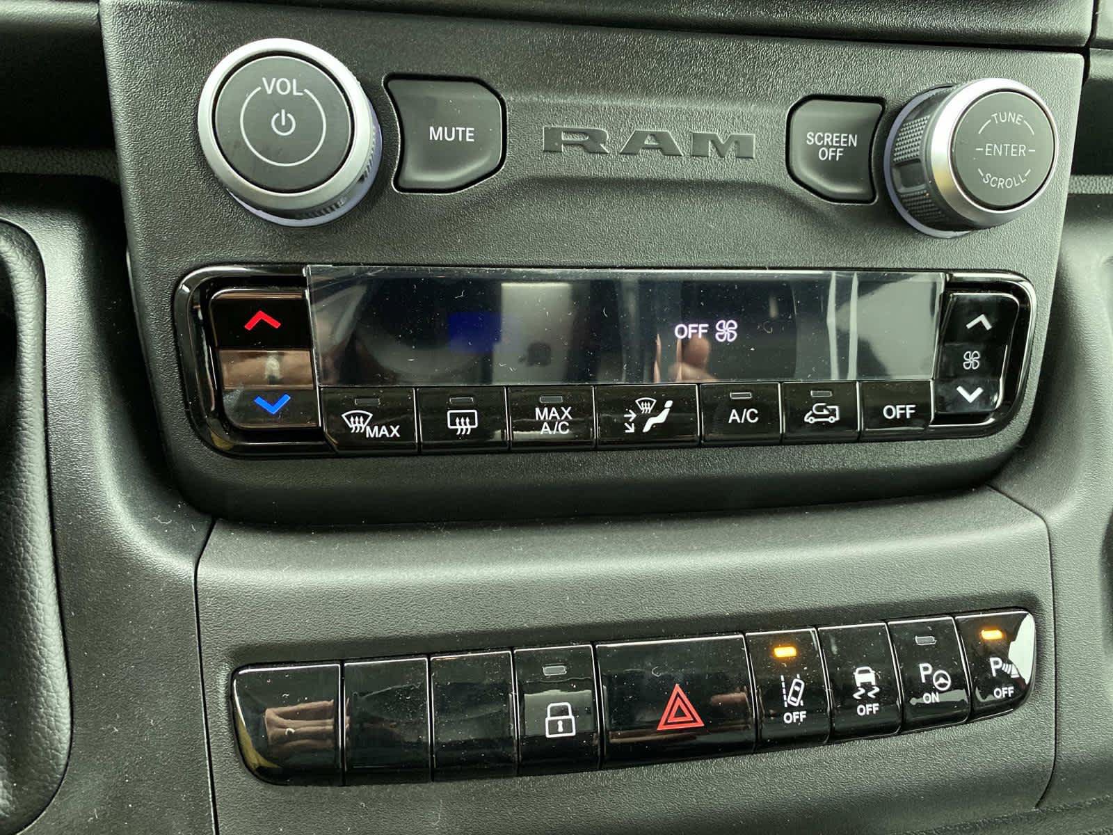 Used 2025 RAM ProMaster 3500 w/ Quick Order Package 22H SLT+ FWD image 17