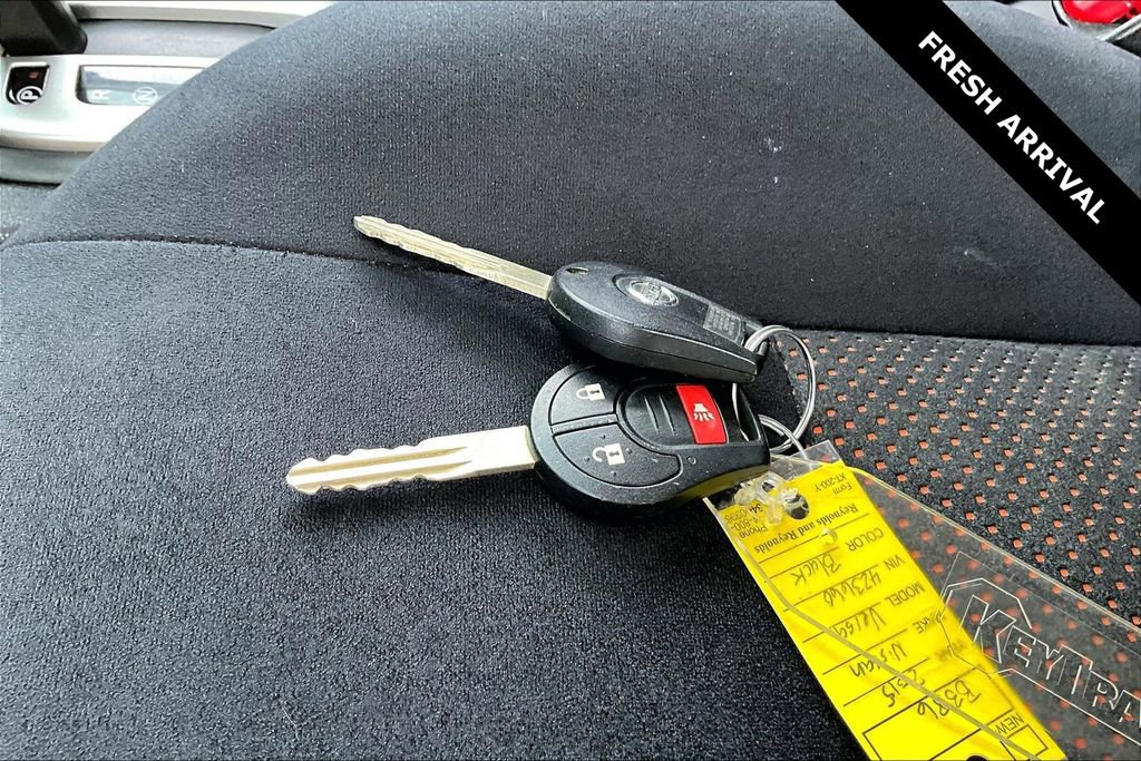 Used 2015 Nissan Versa Note SR image 32