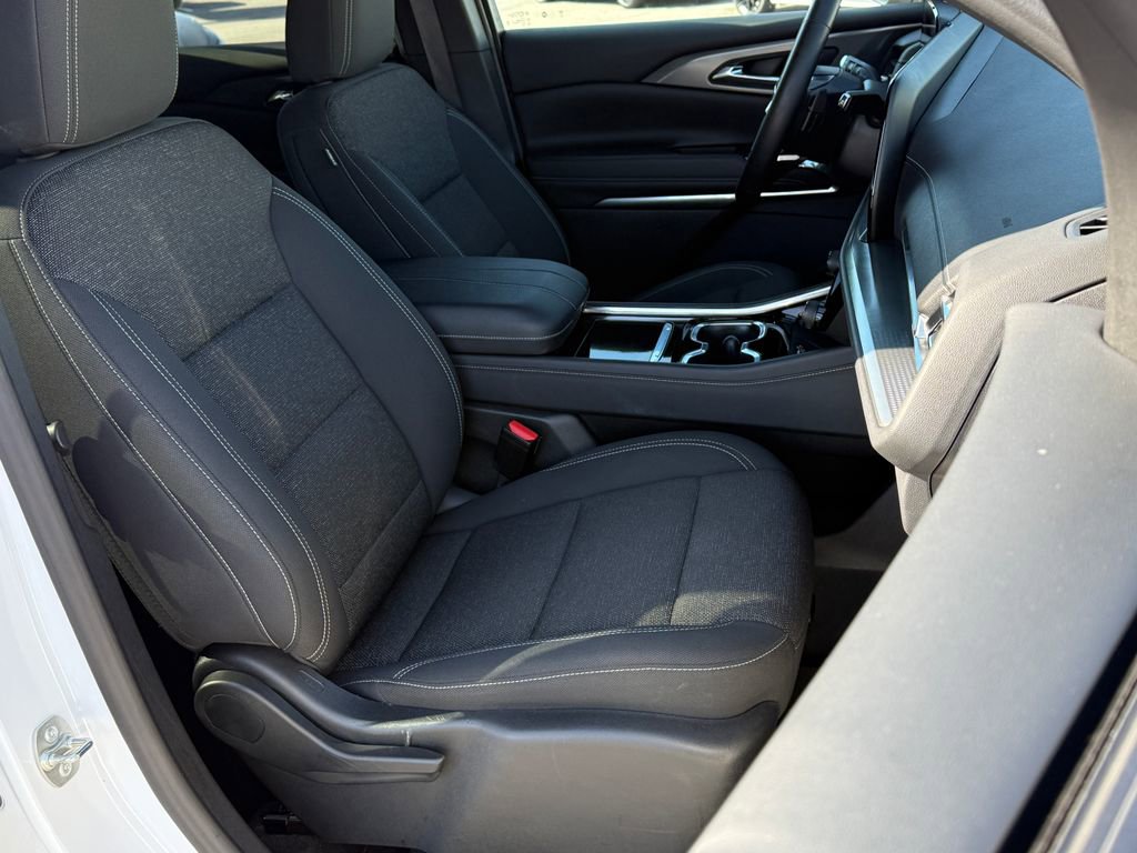 Used 2024 Chevrolet Traverse LT image 10