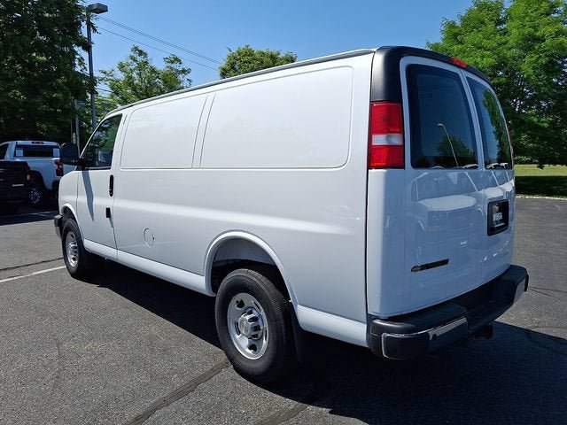 New 2026 Chevrolet Express 3500 w/ Driver Convenience Package RWD image 4