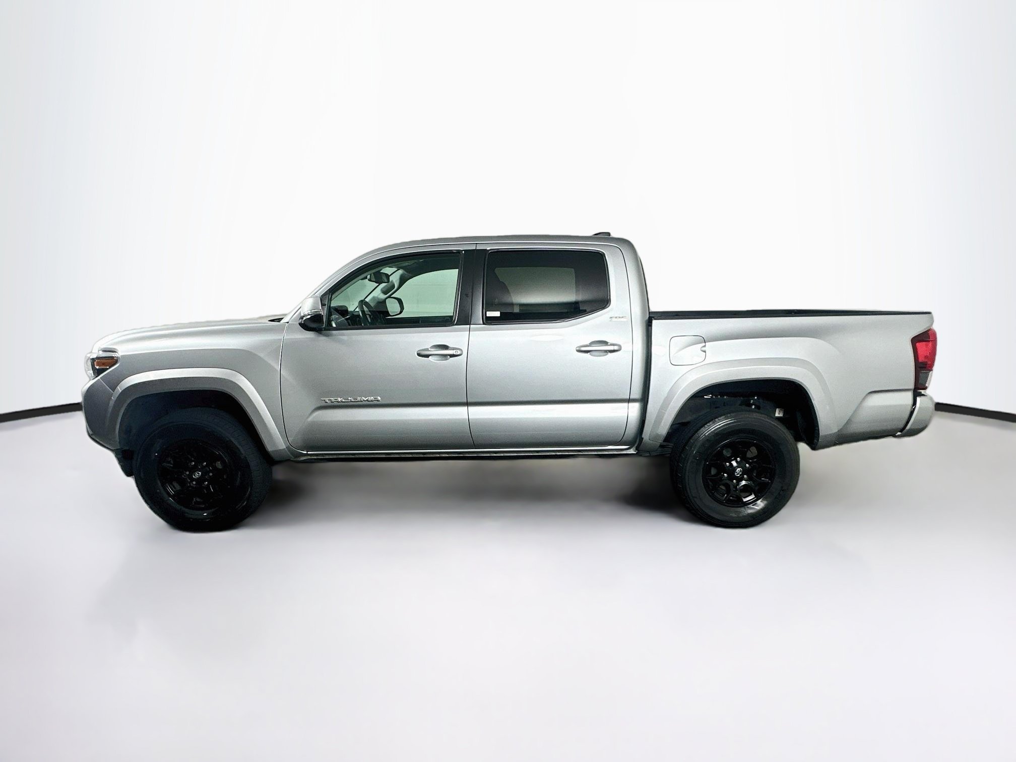 Used 2022 Toyota Tacoma SR5 w/ Technology Package RWD image 4