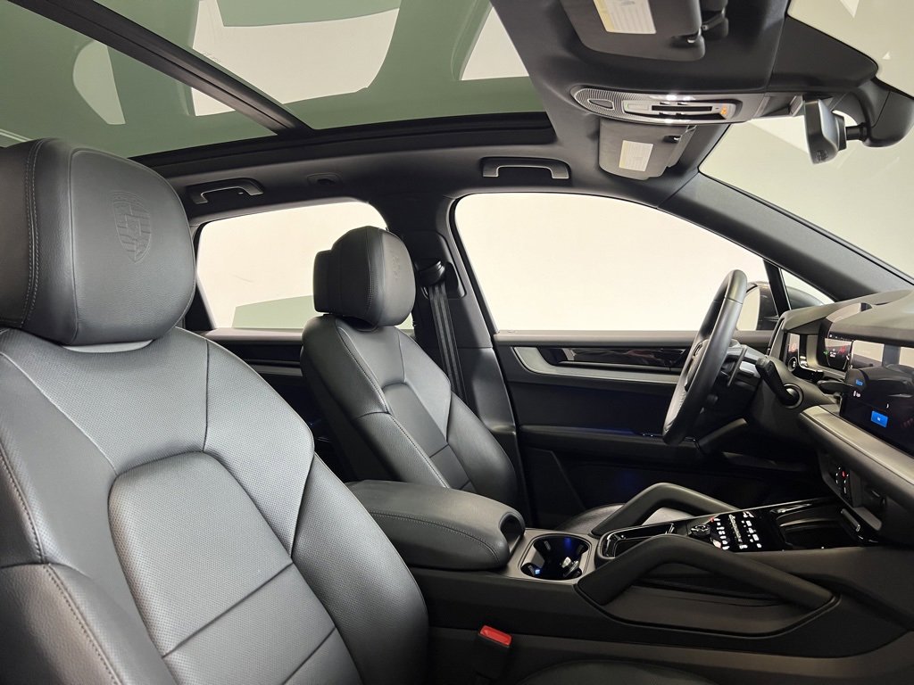 Used 2025 Porsche Cayenne image 23