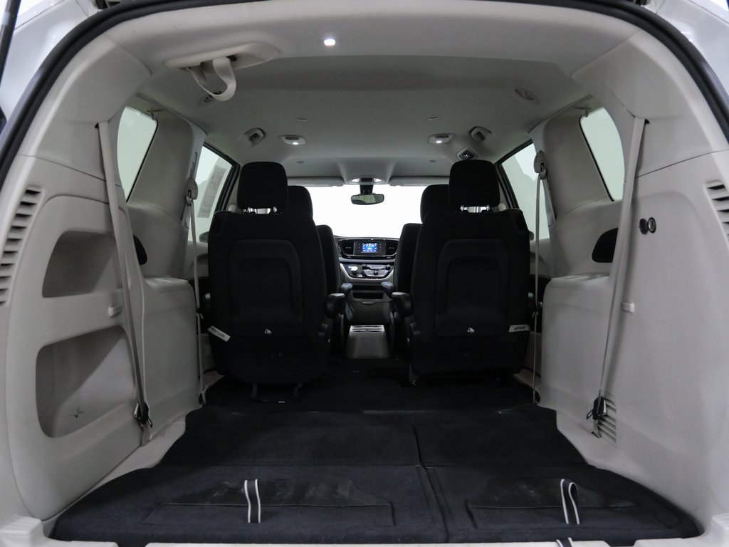 Used 2017 Chrysler Pacifica LX image 27