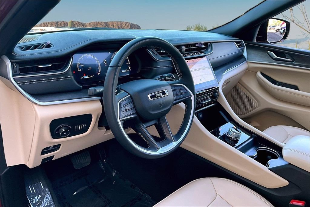 Used 2025 Jeep Grand Cherokee L Limited RWD image 14