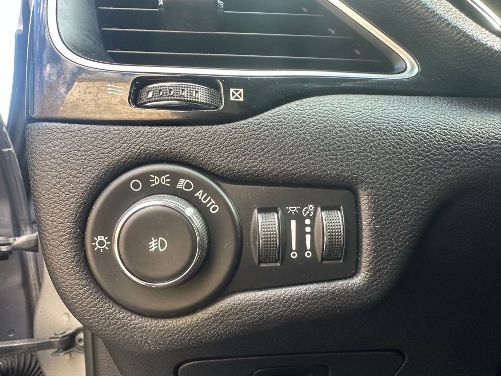 Used 2020 Jeep Cherokee Latitude Plus FWD image 14