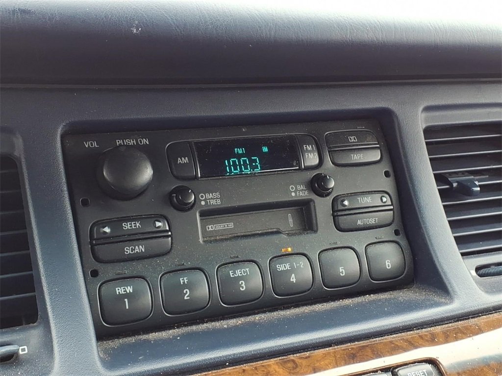 Used 1995 Lincoln Town Car Executive image 19