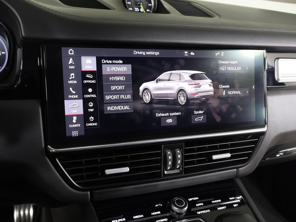 Certified 2020 Porsche Cayenne Turbo S AWD/4WD image 16