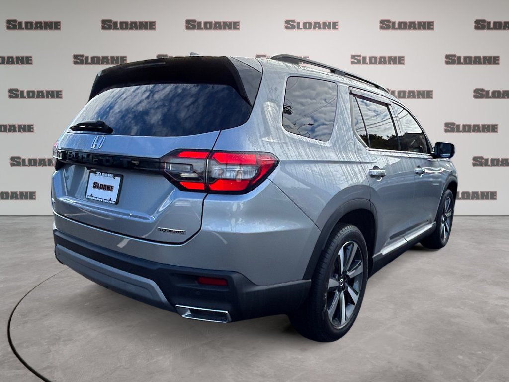 Certified 2025 Honda Pilot Touring image 5