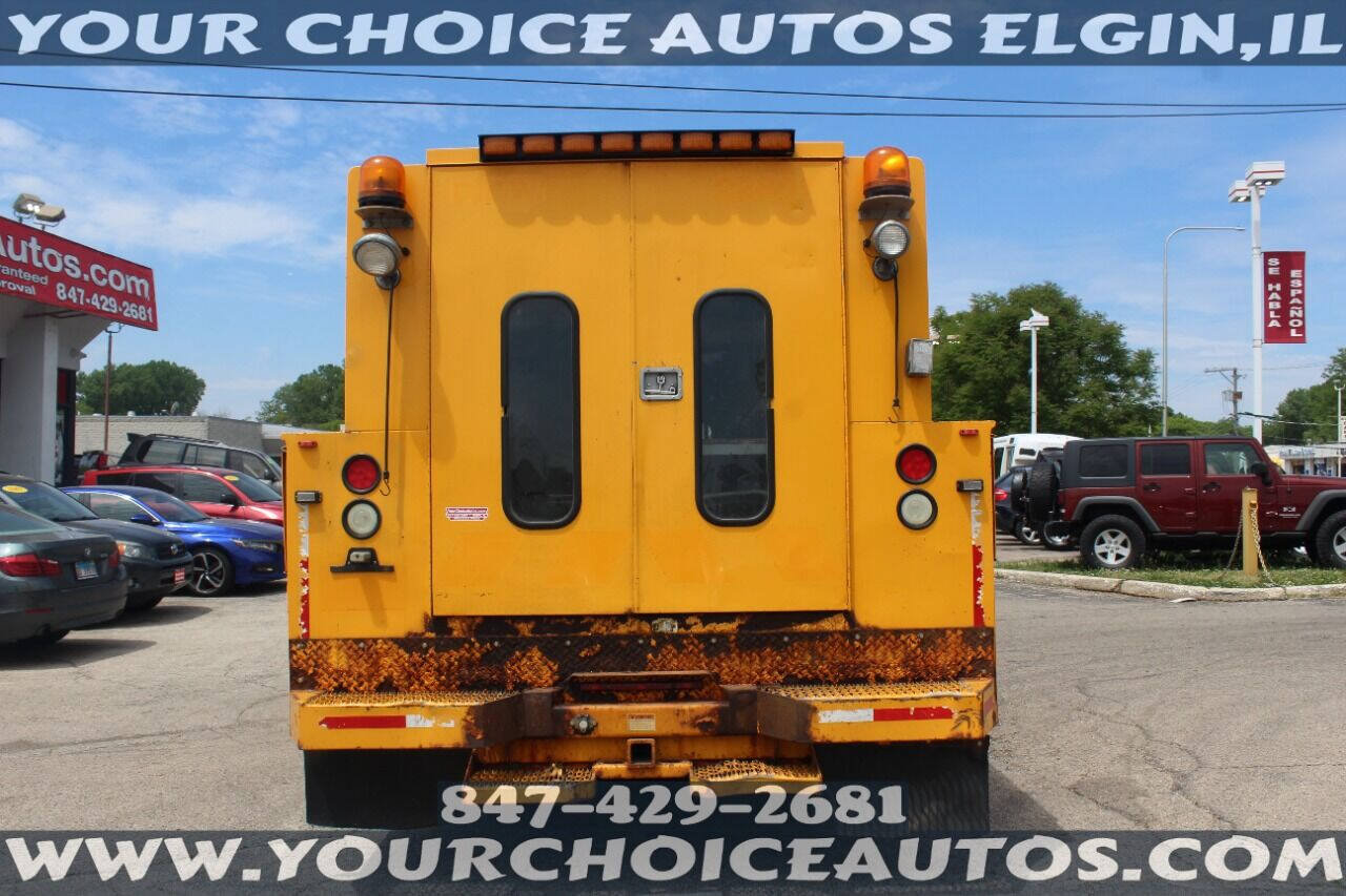 Used 2009 Ford F550 2WD Regular Cab Super Duty image 4