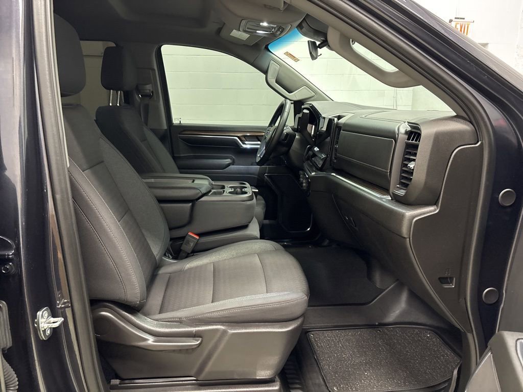 Used 2024 Chevrolet Silverado 1500 RST AWD/4WD image 38