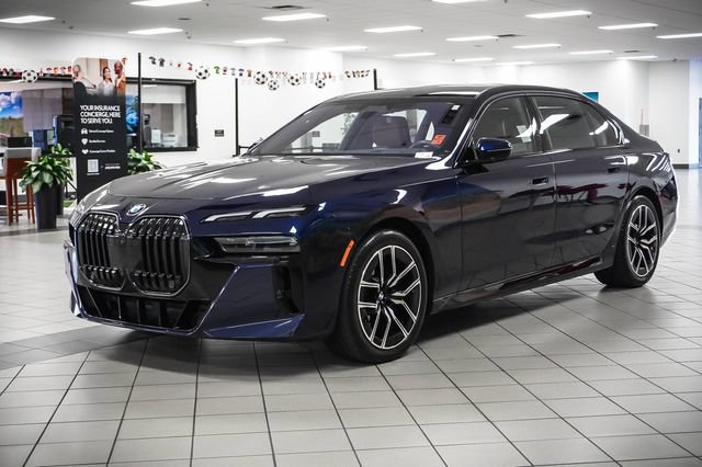 Used 2024 BMW 740i xDrive AWD/4WD image 3