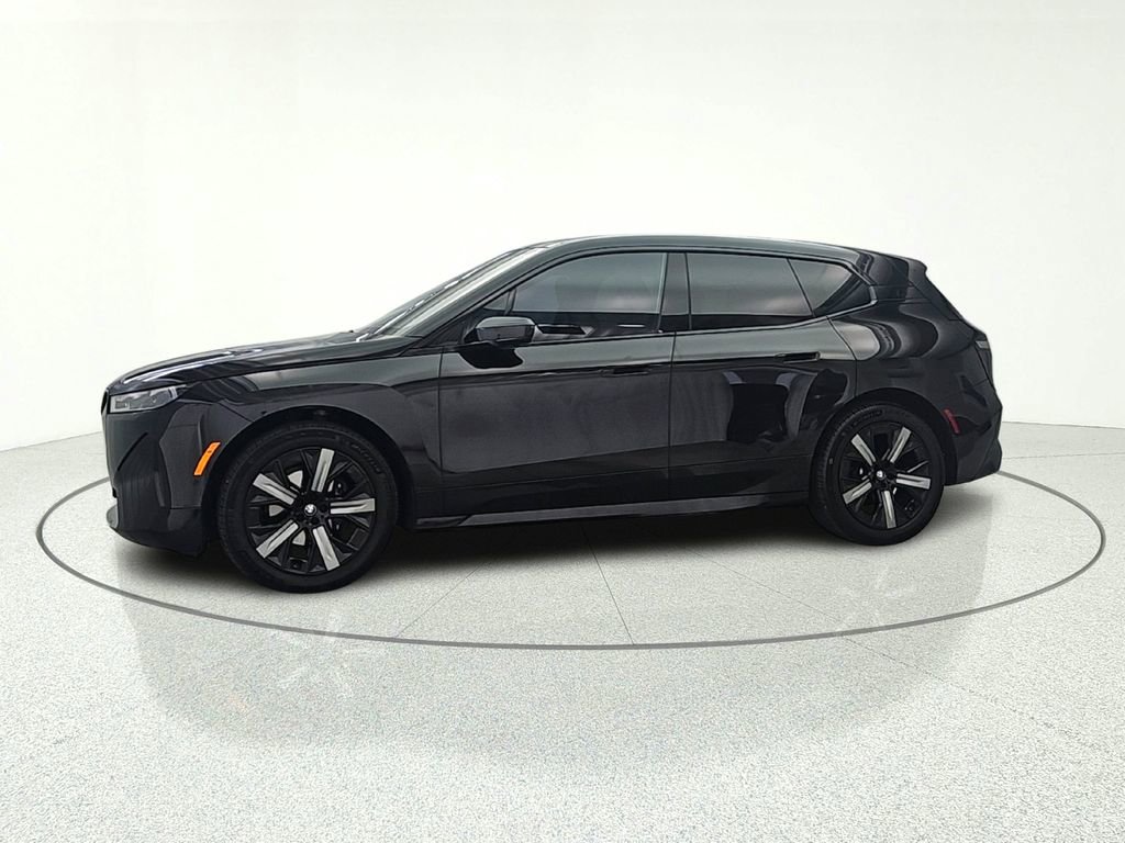 Used 2023 BMW iX xDrive50 w/ Sport Package AWD/4WD image 4