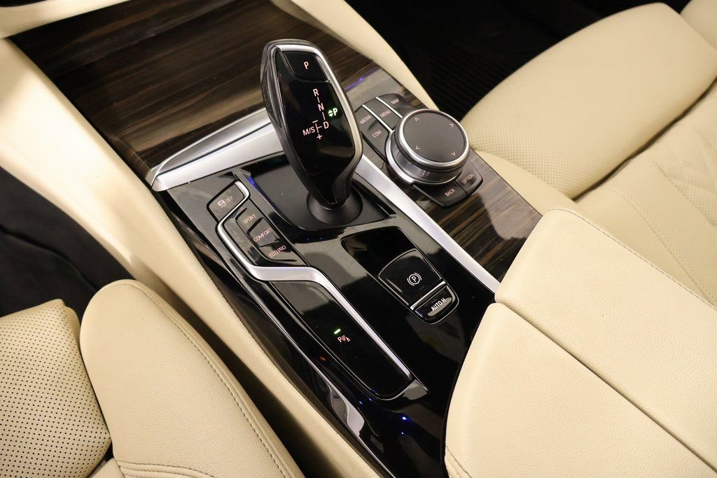 Used 2023 BMW 530i xDrive w/ Convenience Package image 10