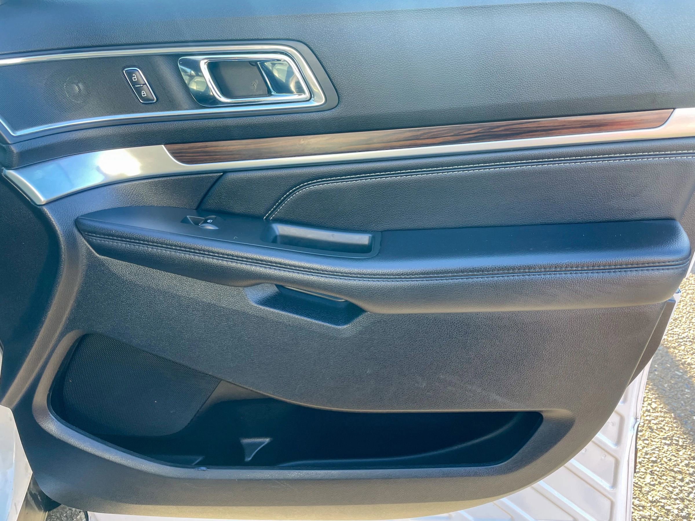 Used 2018 Ford Explorer Limited image 25