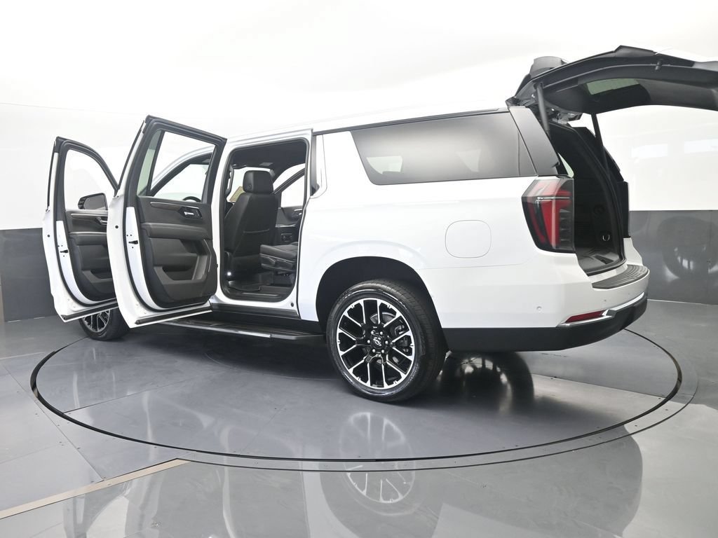 Used 2025 Chevrolet Suburban LT RWD image 87