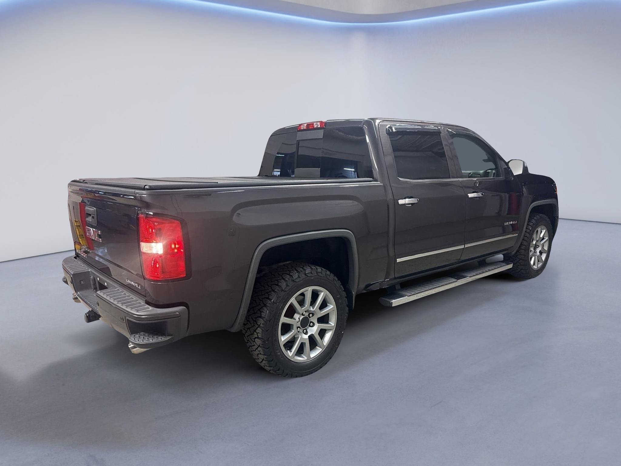 Used 2015 GMC Sierra 1500 Denali w/ Driver Alert Package AWD/4WD image 10
