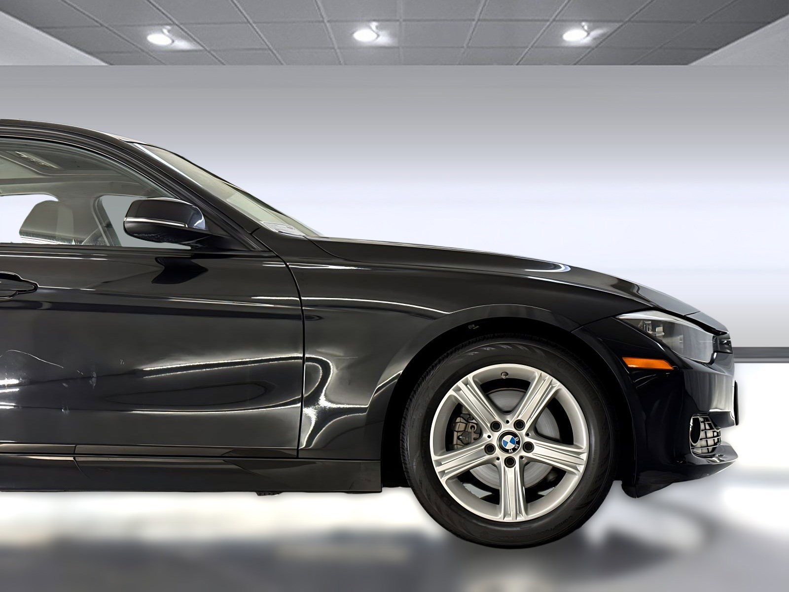 Used 2013 BMW 320i Sedan RWD image 32