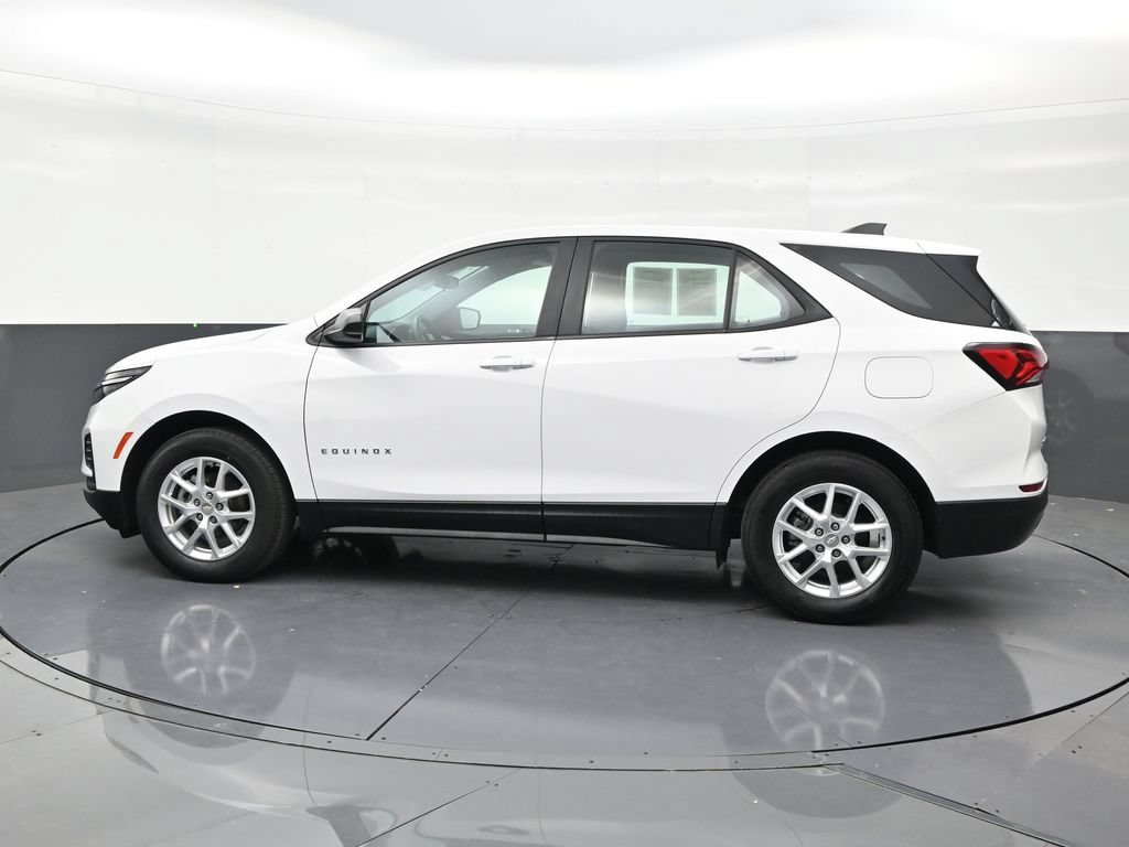 Used 2024 Chevrolet Equinox LS FWD image 2