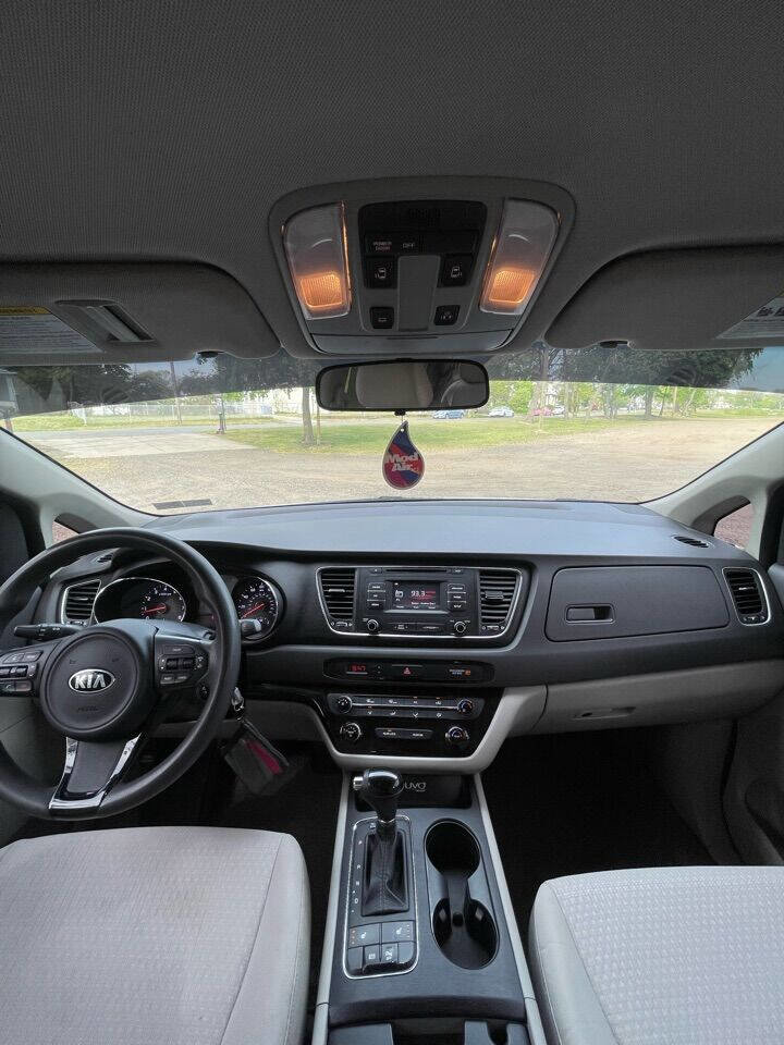 Used 2016 Kia Sedona LX w/ LX Convenience Package image 12