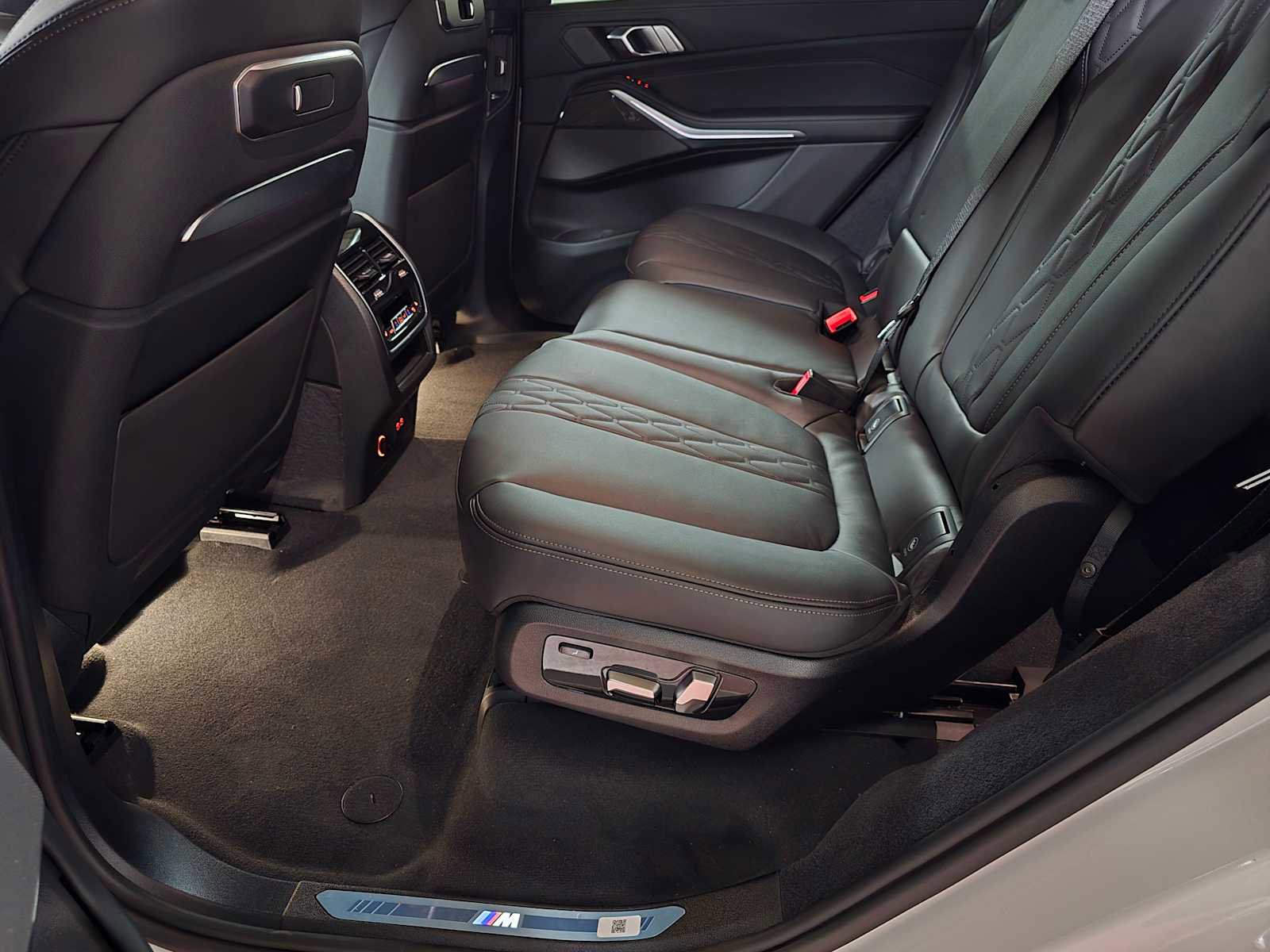 New 2026 BMW X7 M60i image 21