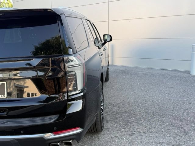 Used 2025 Chevrolet Tahoe High Country AWD/4WD image 9