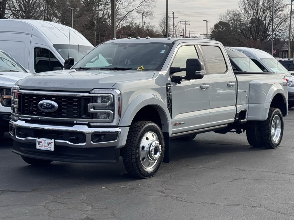Used 2025 Ford F450 Lariat image 2