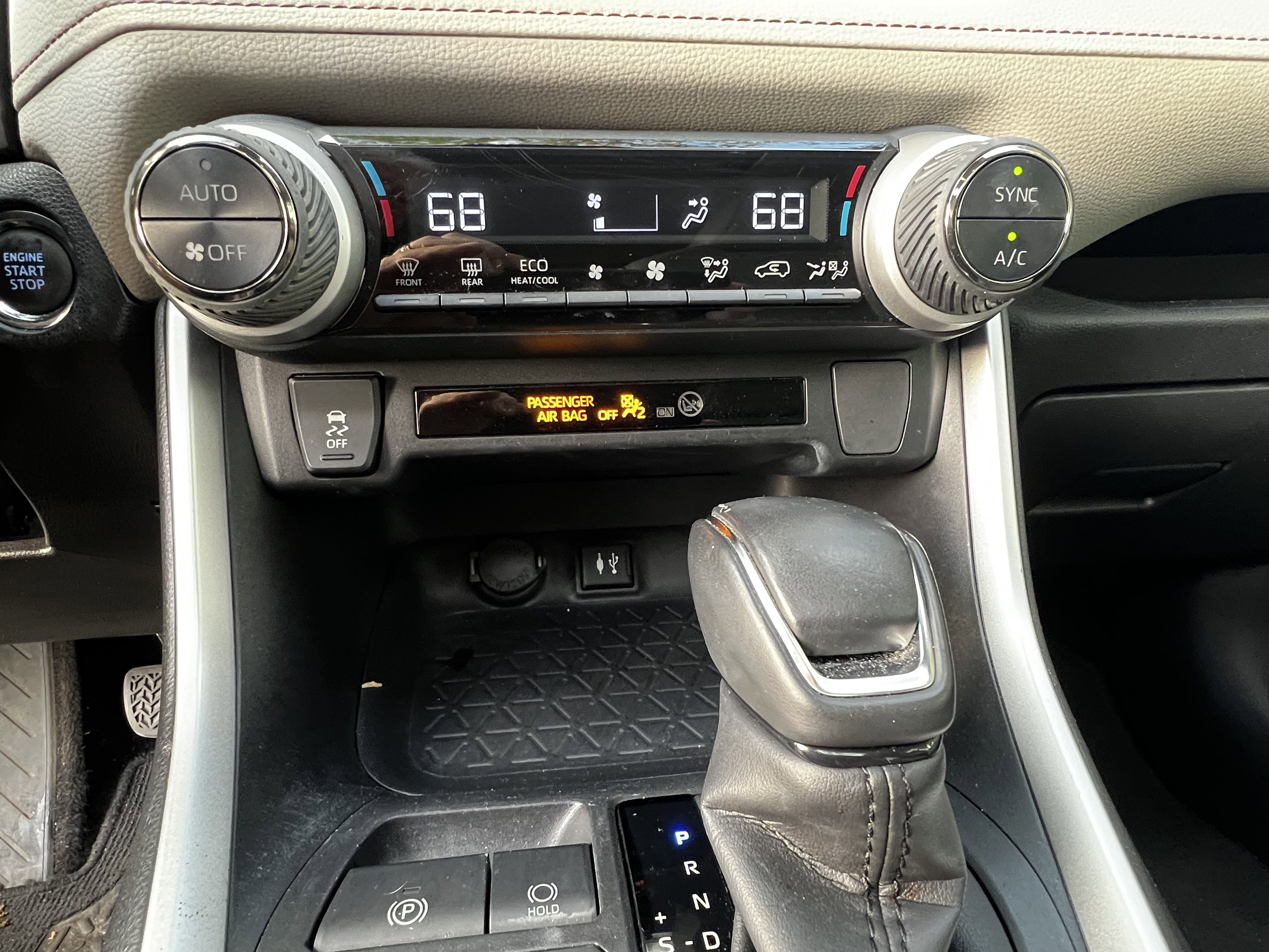 Used 2019 Toyota RAV4 XLE Premium image 28